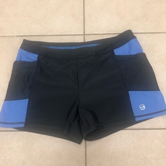 Free Country Pants - FREE country black and blue athletic shorts, small